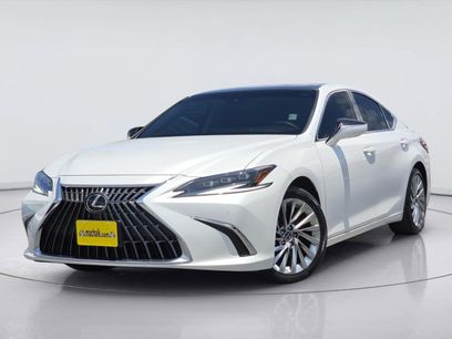 Used 2022 Lexus ES 350 Ultra Luxury w/ Accessory Package 2