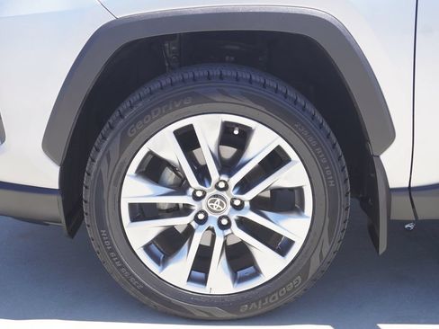 Certified 2022 Toyota RAV4 XLE Premium FWD image 22