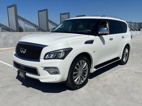 Used 2016 INFINITI QX80 4WD w/ Deluxe Technology Package image 3