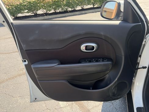 Used 2015 Kia Soul + FWD image 14