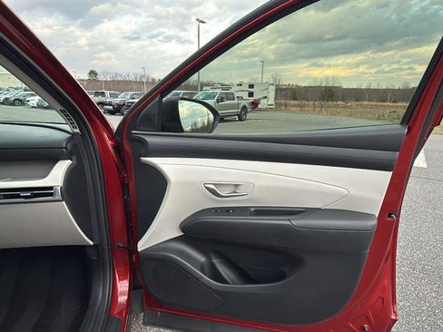 Used 2025 Hyundai Tucson SE image 17