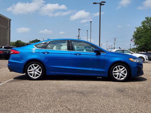 Used 2020 Ford Fusion SE FWD image 4