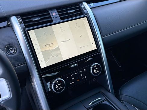 Used 2023 Land Rover Discovery Metropolitan Edition image 27