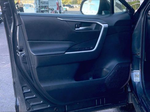 Used 2022 Toyota RAV4 XLE image 23