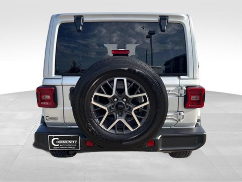 Used 2024 Jeep Wrangler Unlimited Sahara w/ Technology Group AWD/4WD image 5