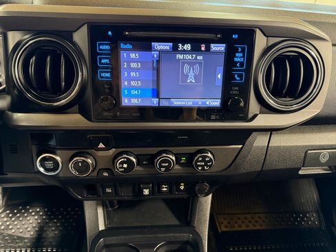 Used 2019 Toyota Tacoma TRD Off-Road image 17