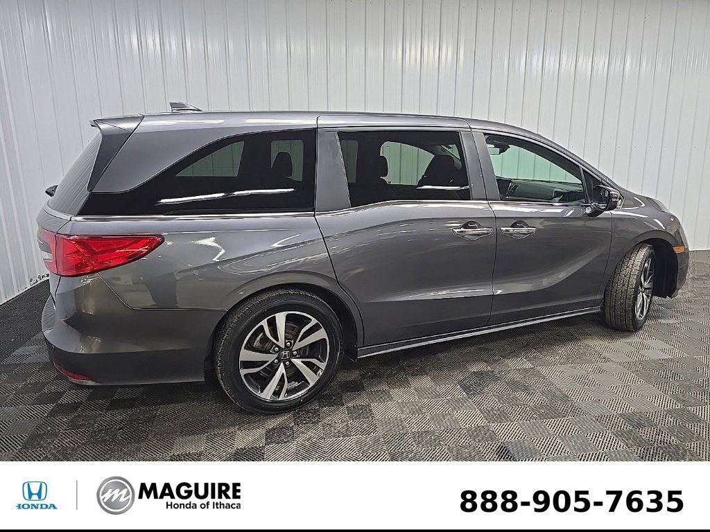 Used 2024 Honda Odyssey Touring image 3
