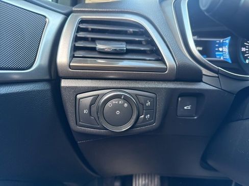 Used 2017 Ford Fusion SE w/ Fusion SE Technology Package image 13