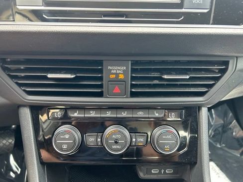 Used 2023 Volkswagen Jetta SE FWD image 16