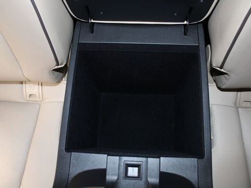 Used 2024 Nissan Armada SL w/ Captain's Chairs Package image 40