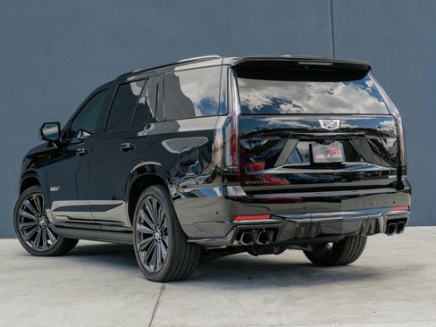Used 2025 Cadillac Escalade V AWD/4WD image 9