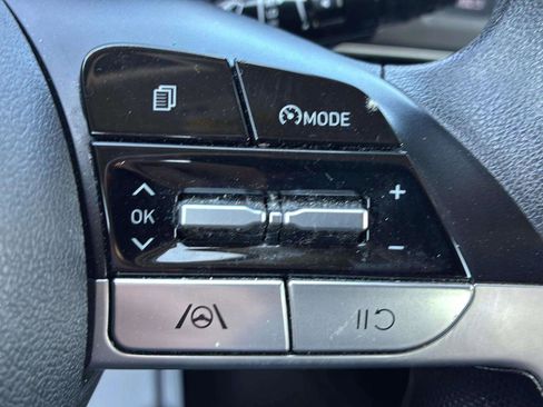 Used 2021 Hyundai Elantra SEL image 17