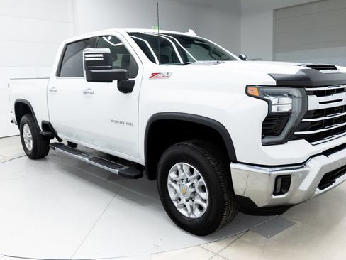Used 2024 Chevrolet Silverado 2500 LTZ w/ LTZ Convenience Package AWD/4WD image 19
