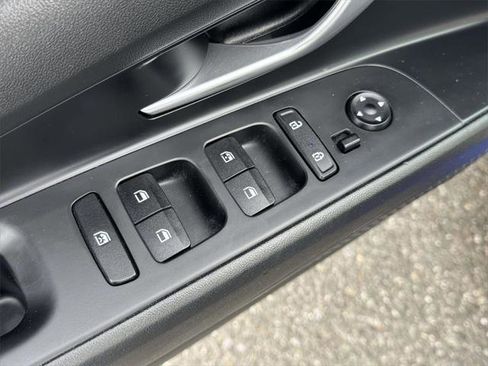 Used 2023 Hyundai Elantra Limited w/ Winter Weather Package image 15