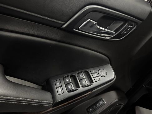 Used 2017 Chevrolet Suburban LT RWD image 30