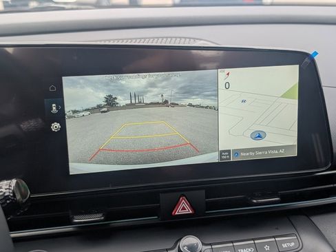 Used 2025 Hyundai Elantra SEL image 18