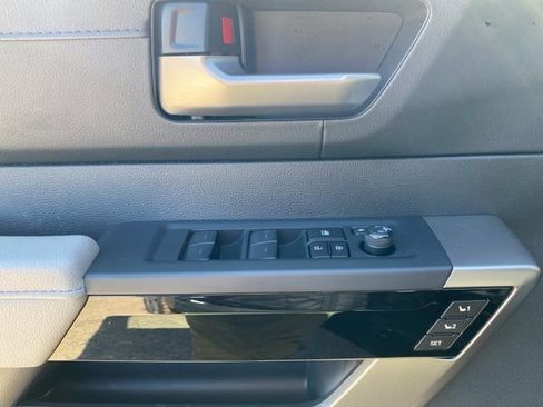 Used 2025 Toyota Tundra Limited AWD/4WD image 18