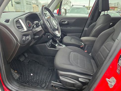 Used 2019 Jeep Renegade Latitude w/ Cold Weather Group image 30