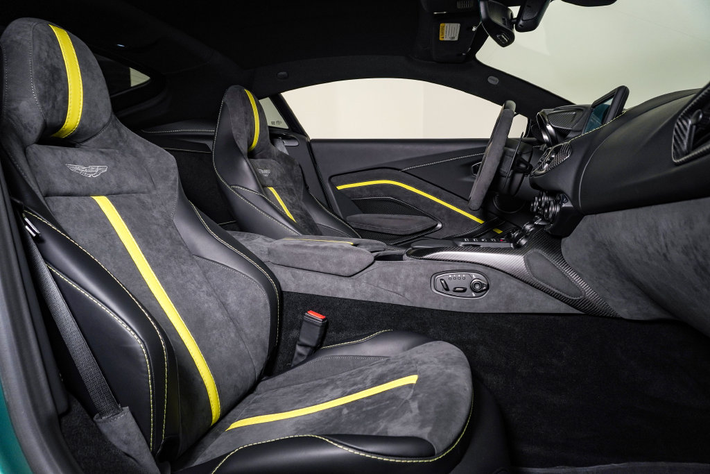 Used 2023 Aston Martin V8 Vantage Coupe RWD image 20