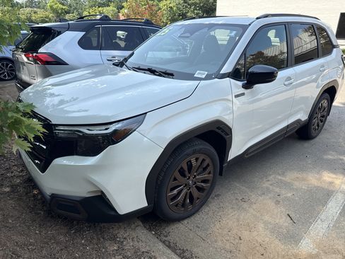 Used 2025 Subaru Forester Sport AWD/4WD image 3