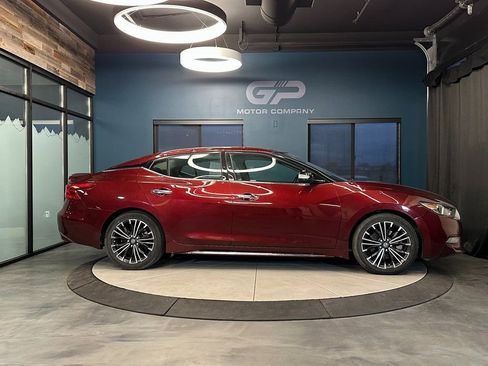 Used 2016 Nissan Maxima Platinum w/ Interior Lighting Package image 2