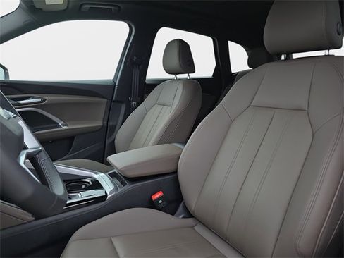 Used 2025 Audi Q5 Premium w/ Convenience Package image 18