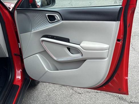 Used 2023 Kia Soul LX w/ Option Group 015 FWD image 8
