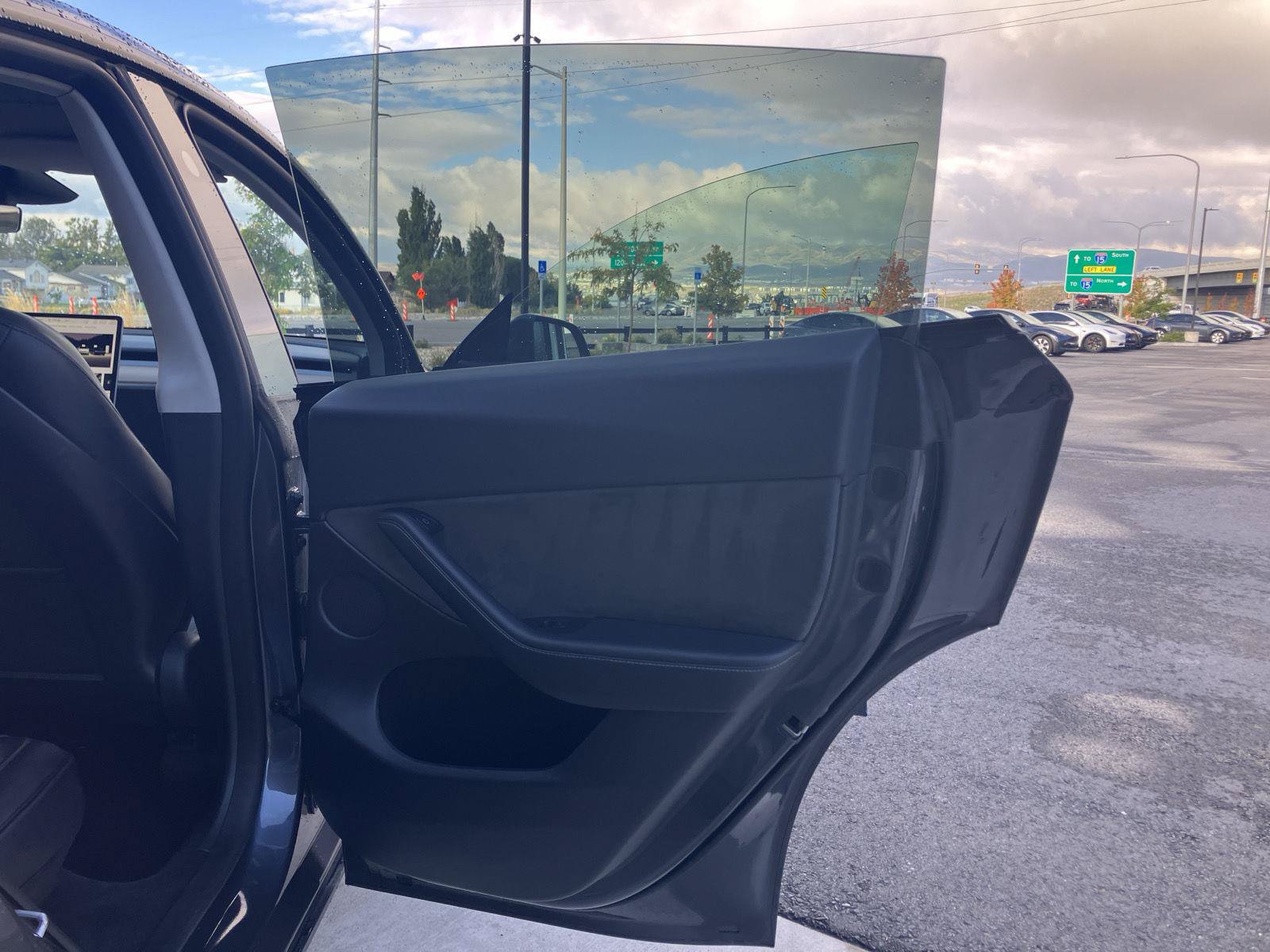 Used 2023 Tesla Model Y 2WD image 17