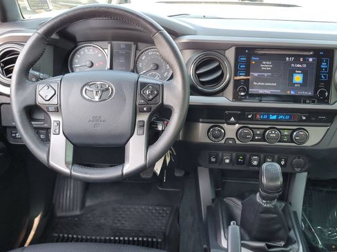 Used 2019 Toyota Tacoma TRD Off-Road w/ TRD Premium Off Road Package AWD/4WD image 9