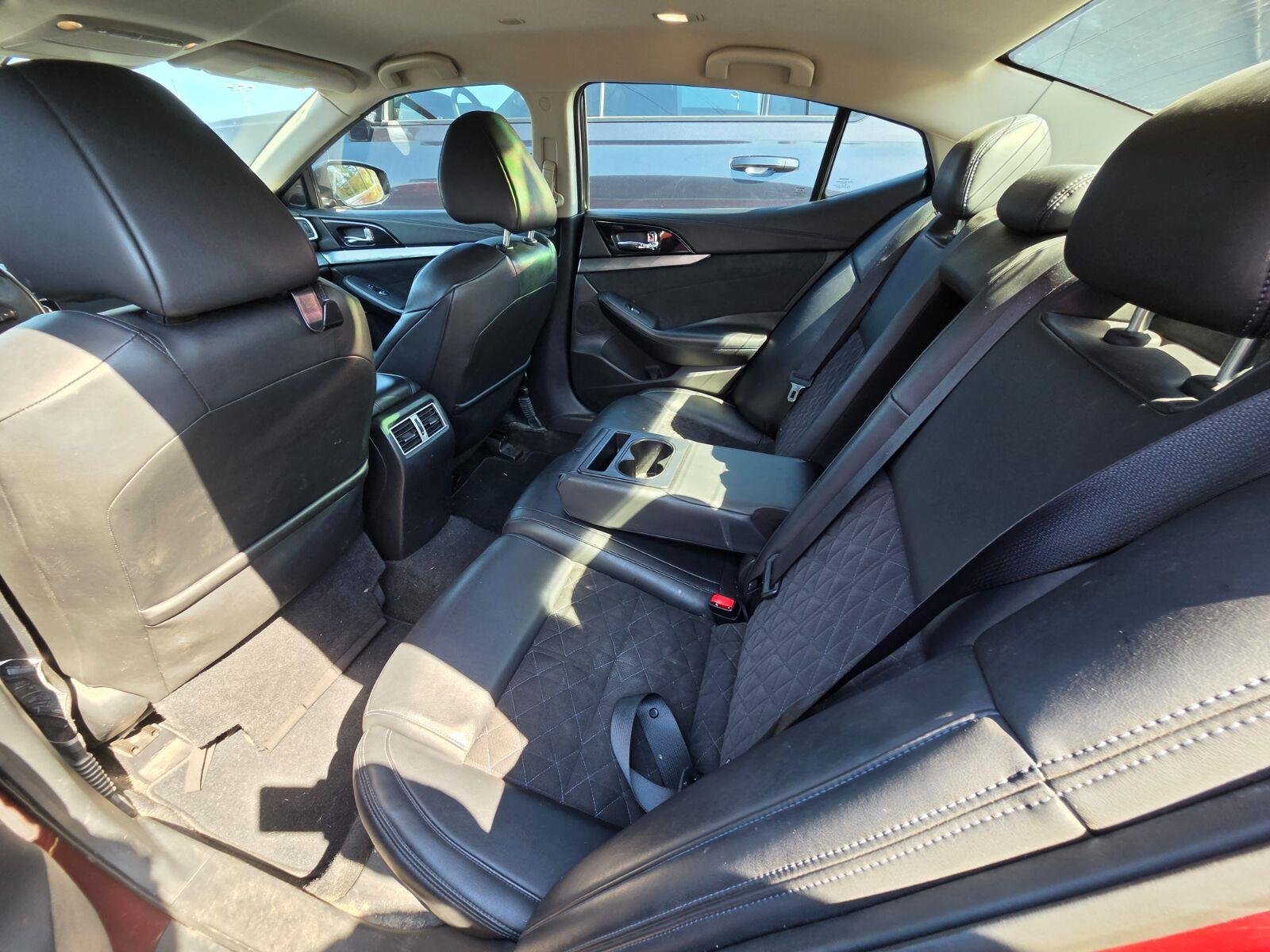 Used 2016 Nissan Maxima SR FWD image 9