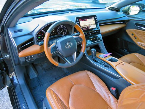 Used 2019 Toyota Avalon Limited image 14