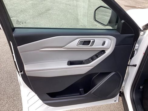 Used 2025 Ford Explorer Active w/ Active Comfort Package image 26