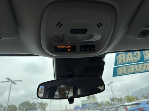 Used 2025 Chevrolet Trax LT FWD image 33