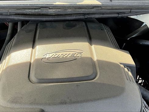 Used 2013 Chevrolet Avalanche LTZ image 35