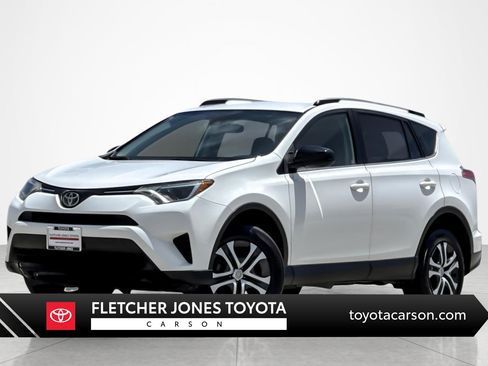Used 2018 Toyota RAV4 LE FWD image 1
