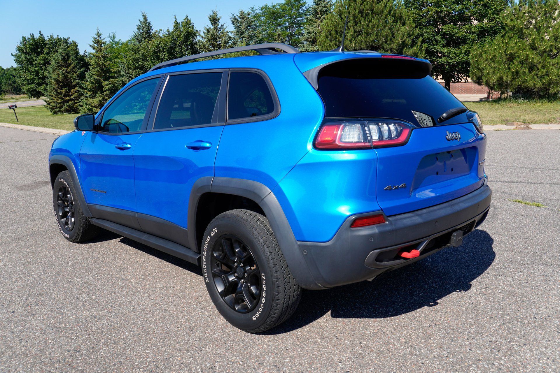 Used 2019 Jeep Cherokee Trailhawk AWD/4WD image 5