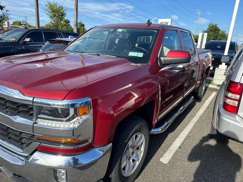 Used 2018 Chevrolet Silverado 1500 LT w/ All Star Edition AWD/4WD image 2