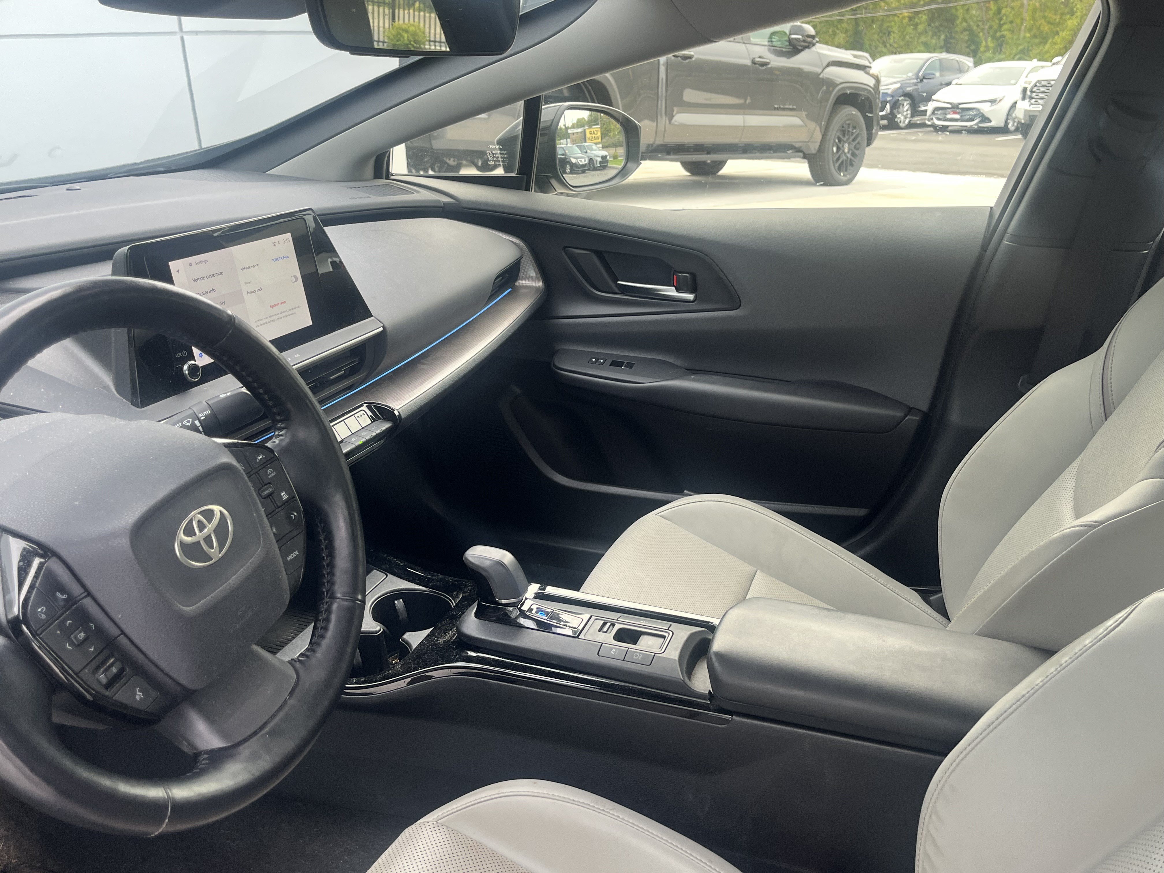 Used 2024 Toyota Prius XLE AWD/4WD image 5
