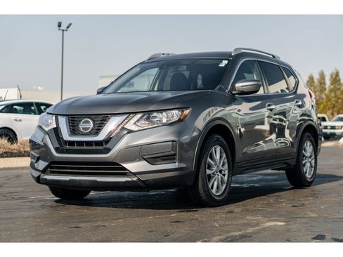 Used 2019 Nissan Rogue SV image 2
