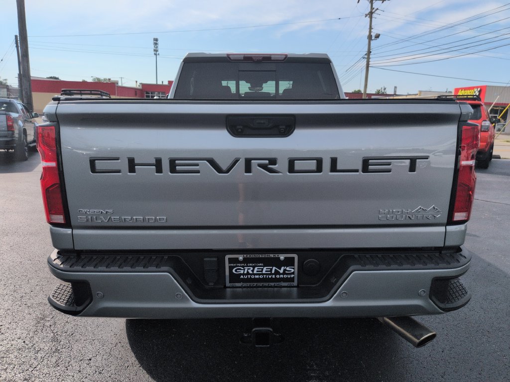 Used 2025 Chevrolet Silverado 2500 High Country w/ Technology Package AWD/4WD image 4