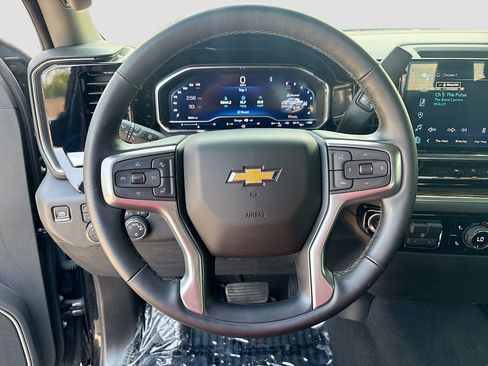 Used 2025 Chevrolet Silverado 1500 LT AWD/4WD image 11