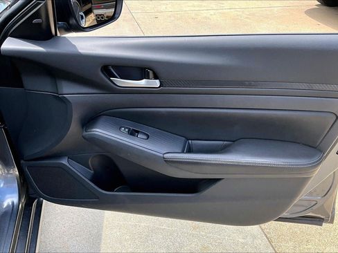 Used 2025 Nissan Altima 2.5 SV FWD image 28