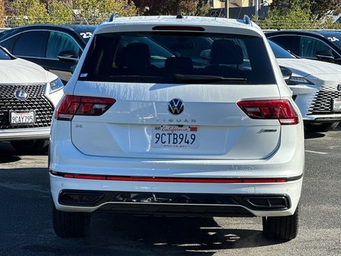 Used 2022 Volkswagen Tiguan SE R-Line image 5