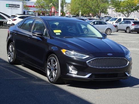 Used 2020 Ford Fusion Titanium image 3