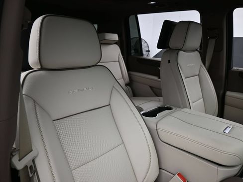 Used 2026 GMC Yukon XL Denali w/ Denali Reserve Package AWD/4WD image 52