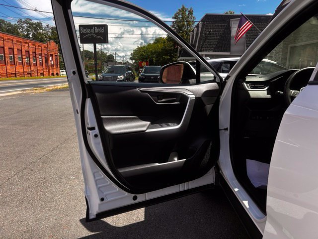 Used 2021 Toyota RAV4 SE w/ Weather & Moonroof Package AWD/4WD image 11
