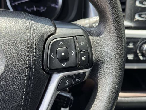 Used 2019 Toyota Highlander LE AWD/4WD image 27
