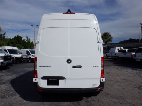 Used 2025 Mercedes-Benz Sprinter 2500 image 4