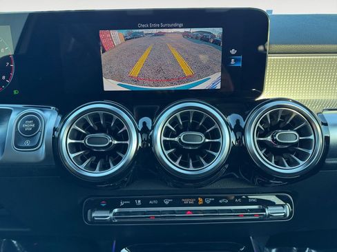 Used 2022 Mercedes-Benz GLB 250 4MATIC image 19