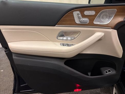 Used 2022 Mercedes-Benz GLS 450 4MATIC image 10